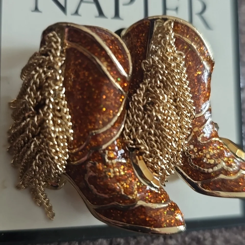 NAPIER WOMEN'S FASHION JEWELRY PIN BEAUTIFUL 